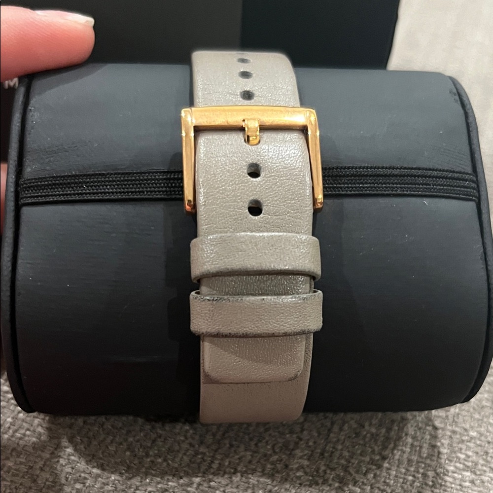 Marc Jacobs Gold and Gray Dial Watch - Picture 2 of 9